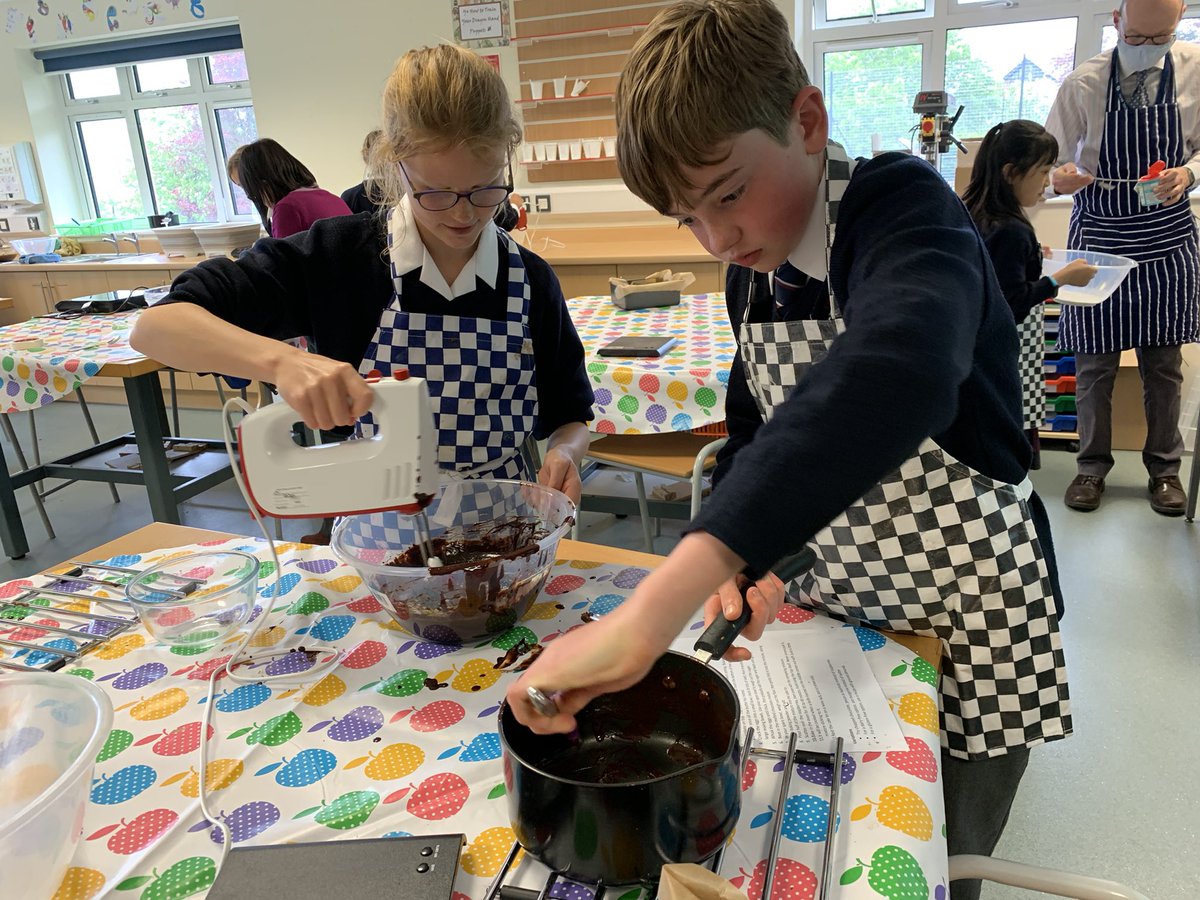 KESBathJunior's tweet photo. Learning how to melt chocolate and follow a recipe, the brownies made by Year 6 in DT earlier today were delicious! #KESBathJnrDT #MadeinDT https://t.co/zRm5MMk7zR
