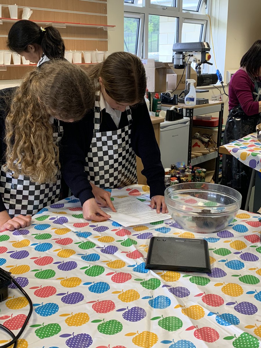 KESBathJunior's tweet photo. Learning how to melt chocolate and follow a recipe, the brownies made by Year 6 in DT earlier today were delicious! #KESBathJnrDT #MadeinDT https://t.co/zRm5MMk7zR