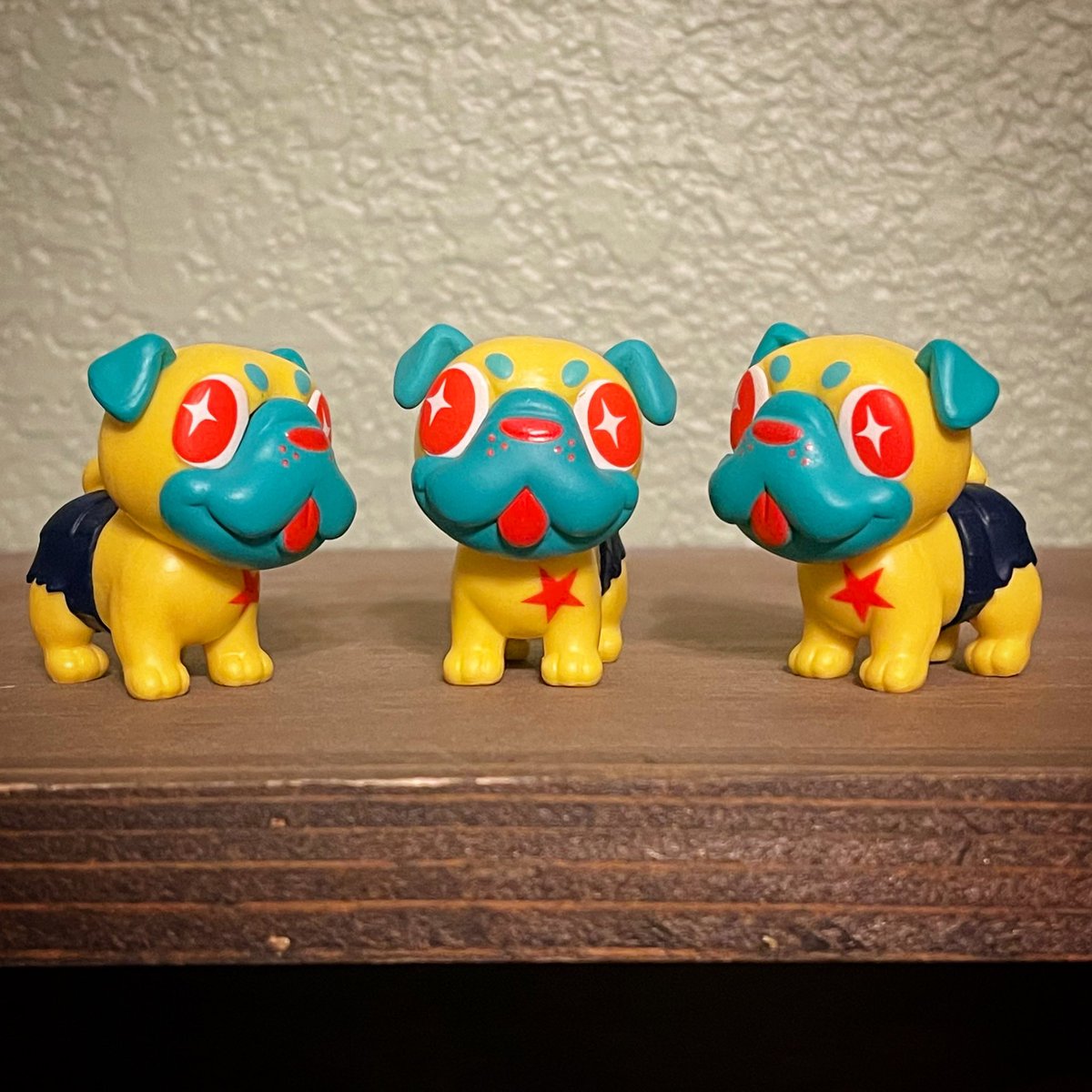 megstocker's tweet photo. The kids and I each have our own @funko Paka Paka Daisy Dukes Dogs Caboose pugs now!! Just adorable! 💛💙🧡 (Bonus: it’s also #NationalRescueDogDay, so cheers to everyone with furry rescue friends!!)
#funko #poptripletsthursday #pakapaka #daisydukesdogs #coloradofunko https://t.co/GqPigii8Jz