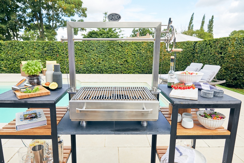 #ThrowbackThursday to blue skies, sunshine and the photoshoot for our NEW Grill. Not long to go until the BBQ season begins! To find out more info, simply head to our website for all the details 😊 

#Everhot #heatstoragerangecooker #EverhotGrill #grill #grilling #newproduct