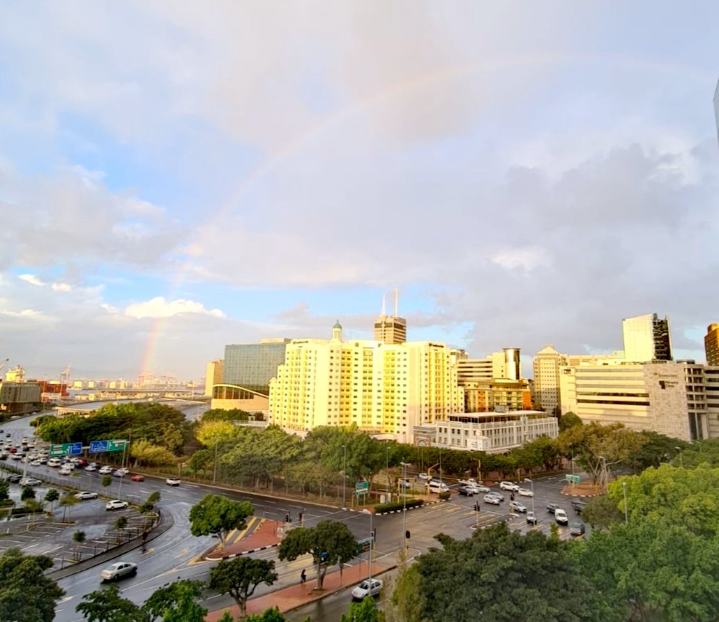 SouthernSunGrp's tweet photo. Beautiful rainbow sunset over #SSWaterfront. Mother nature is such a beauty. 🌈 https://t.co/gOxGbjs5Xl