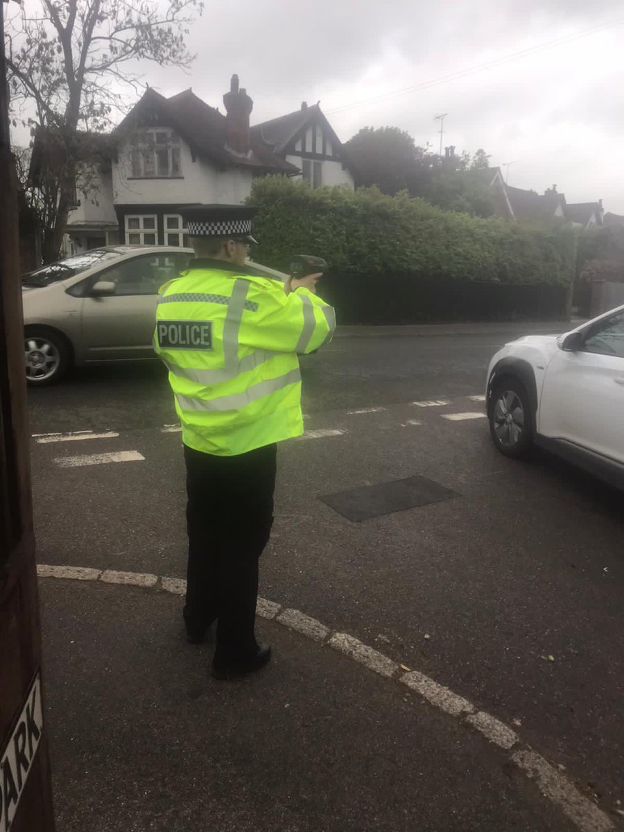 TVP_ChiltSBucks's tweet photo. Our @TVP_Specials colleagues have been out and about conducting speed checks in #GerrardsCross and #ChalfontStPeter this afternoon. Highest speed recorded was 37mph. Please watch your speed 👮🏼‍♂️ #FatalFour #P7844 https://t.co/VPHqjeoWks