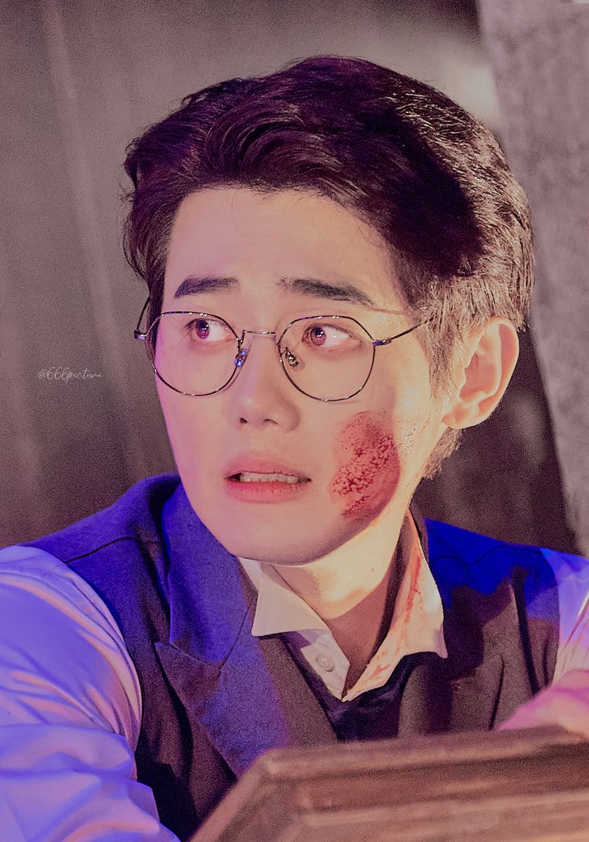 666picture's tweet photo. 210520 뮤지컬 브라더스 까라마조프
스페셜 커튼콜 <헛소리> 

이반 :: #유승현 배우님

도련님한테 경멸당하기.... https://t.co/1Y0REOBsAH