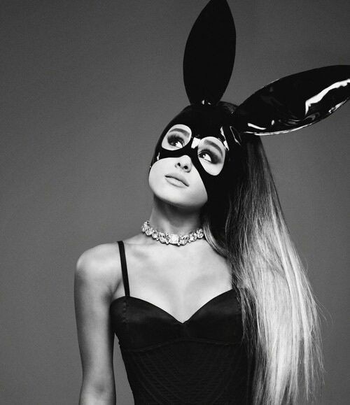 AriGoldenx's tweet photo. HAPPY 5 YEARS OF DANGEROUS WOMAN 🎉🎉🖤 #arianagrande #arinator #arianagrandebutera https://t.co/tZARx8xt9u