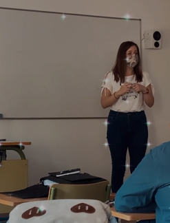 Nos dijo <a href="/jmalex/">José Miguel García P</a> que lo más difícil es improvisar. Pues yo hoy he improvisado para #CyACartuja en la última exposición del curso. Durante la misma he hecho un guiño "Podemos lograr ser como la huella de nuestro dedo, única e irrepetible" 
Nana, va por ti y tu portada de libro🌈