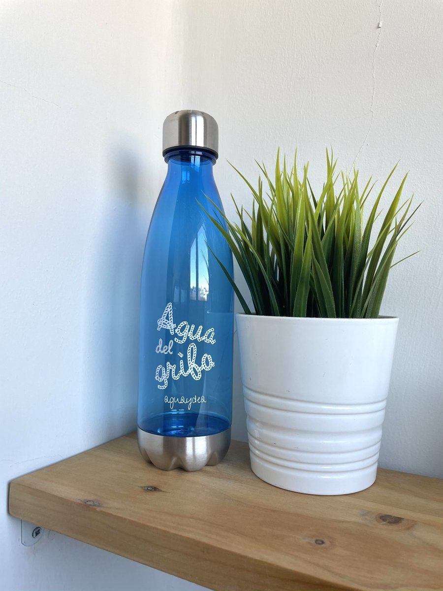 Si, lo reconocemos, no sabemos hacer “hype”...  🥁 ¡¡Os presentamos el nuevo producto de aguaydea.com!!💧 No podía ser otro que una botella de #agua  para el #gim o la #oficina 
Mañana estará disponible en la web, con unidades MUY limitadas!!
#aguadelgrifo #beberagua