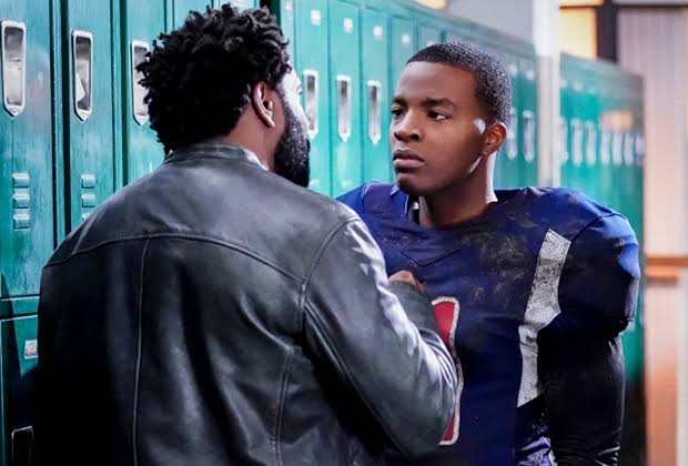 FIND____X___'s tweet photo. #AllAmerican #Netflix
This series name could have been great if it was named #AllAmericandads,,cos all those dad's character really killed it. https://t.co/Dl61oYbNuk#AllAmerican https://t.co/FciXSFz8EU
