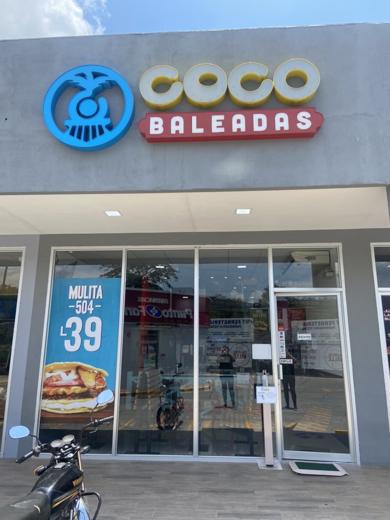 StephRauda's tweet image. Pues el dicho de “nunca es tarde para...” se manifiesta en mi vida. Por qué a mis 30 años cumplí mi sueño de tener mi primer restaurante y pues jamás imaginé tener una franquicia. ¡Dios es bueno!