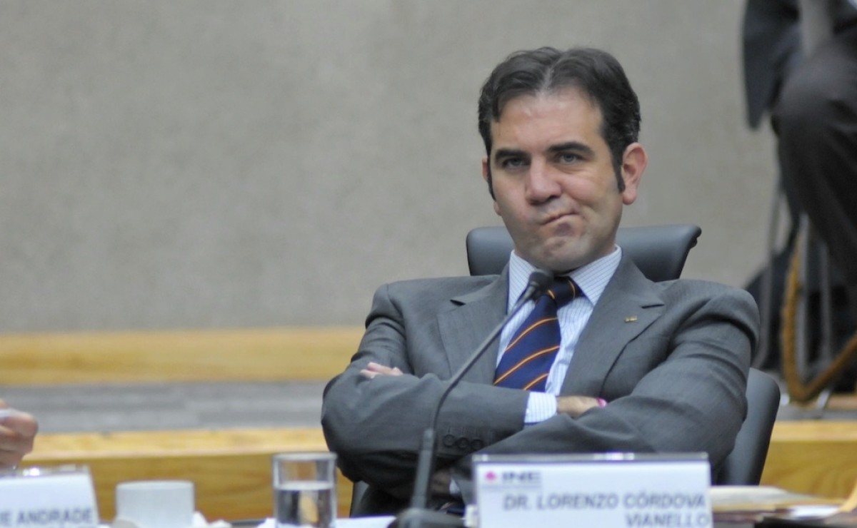 Publica el DOF la nueva Ley Federal de Remuneraciones de los Servidores Públicos. En su artículo 9 establece que ningún servidor público recibirá un salario igual o mayor al del Presidente.
vía <a href="/lajornadaonline/">La Jornada</a>
bit.ly/3wkhx9z