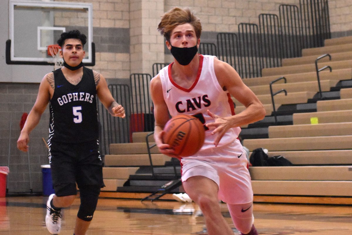 ‘You feel normal, at least for a while.’ Clackamas fights off Gresham in early-season Mt. Hood boys basketball showdown #opreps scorebooklive.com/oregon/2021/05…