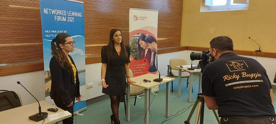 lauraformosa139's tweet image. Day1 @NLConf as one of the early researchers presenting #lessonstudy as a  #networkedlearning opportunity. Many takeaways from the other researchers &amp;amp; keynote speakers @maartenfdelaat @tryberg @carmelborg1 Looking forward to part 2 tomorrow! #NLforum2021 @MCxG @JamesCalleja7