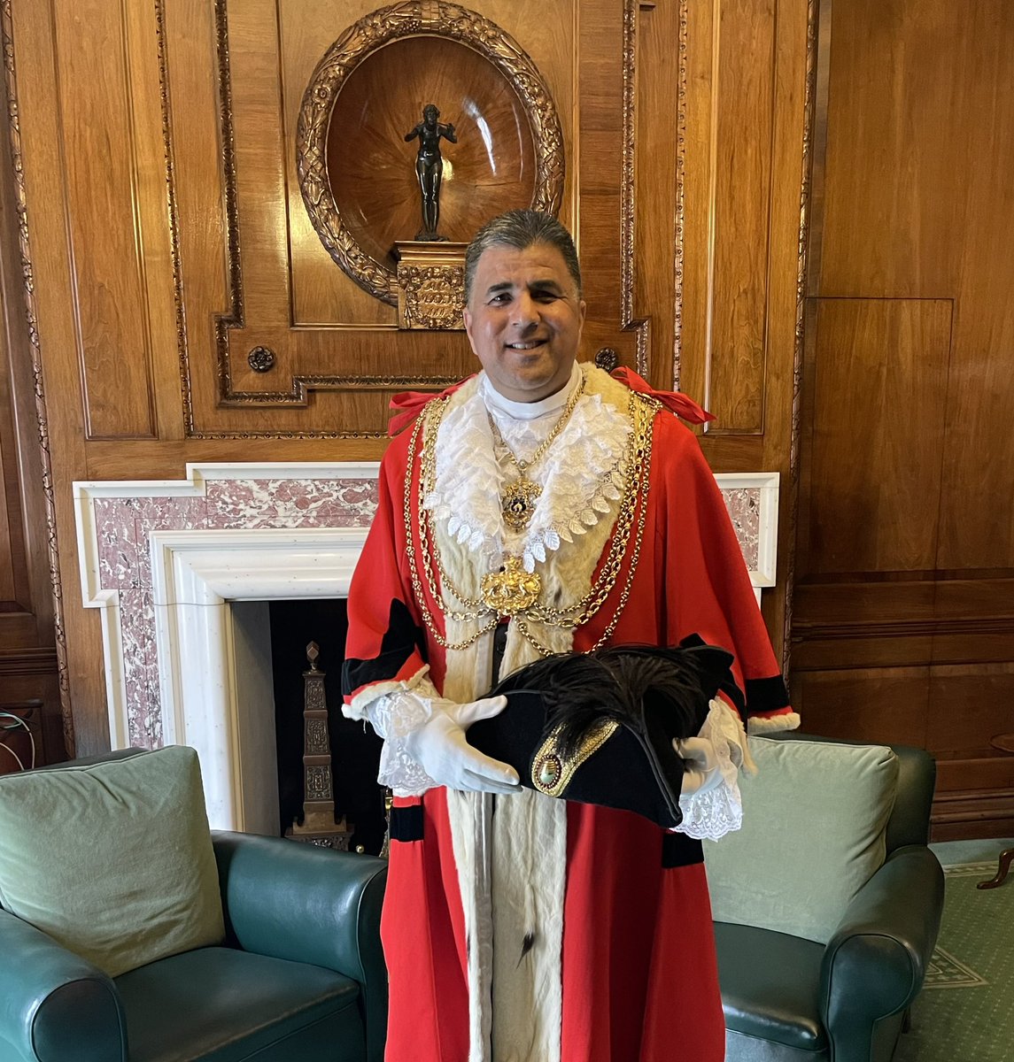 asgharlab's tweet image. A huge honour to be 127th Lord Mayor Leeds 2021/22. I pledge to serve the city faithfully with honour and with respect for all its citizens. A huge Thank you to the people of this wonderful city. Proud to be your ambassador as the Lord Mayor of Leeds.