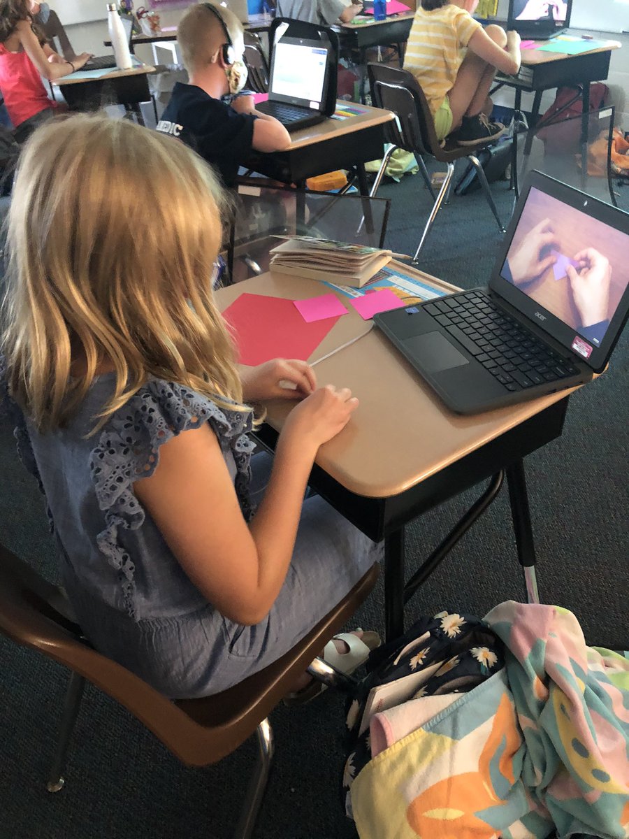 wadelman8's tweet photo. Working hard on origami for “O” day! #d70gators https://t.co/9rQko7hFB8