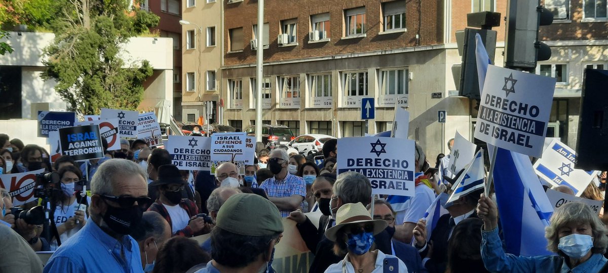 AssafMoran's tweet photo. Gracias a todos nuestros amigos por estar presentes y enviar un mensaje claro y contundente de que #España está contra el #terrorismo y apoya el derecho de #Israel a defenderse.
🇮🇱
#EstoyConIsrael https://t.co/utPILjeBsY