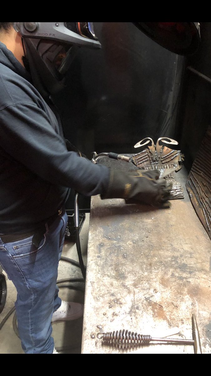 RaulCollins16's tweet photo. Shoutout to Ms. Lewis and Mr Greaves @madisonmarlins Welding Department! We had a great meeting today and plan on changing the culture around the school with help from yours truly injecting #RelationalPolicing @houstonpolice #CommunityAffairs #CommunityServicesUnit 🙌🏾 https://t.co/7mwG1z3dEI