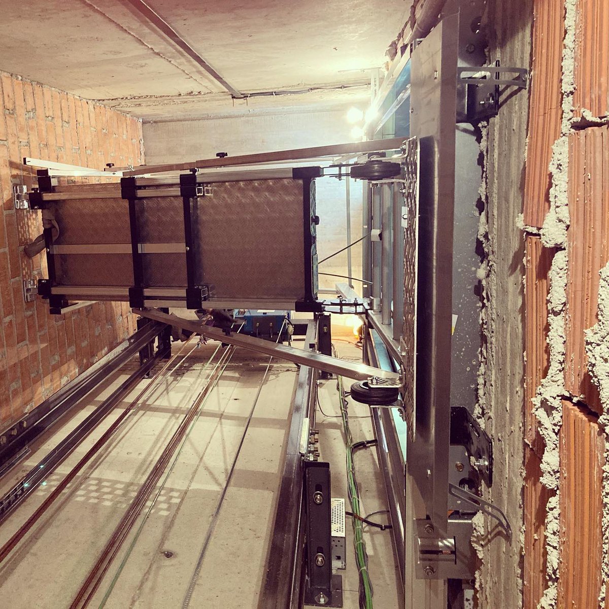 elevamon_of's tweet image. Nos preocupa mucho la seguridad laboral, por eso invertimos en ella. Esta es la forma mas segura de acceder al hueco cuando no se puede hacer desde cabina. Nuestro objetivo 0 accidentes 💪🏼🤩