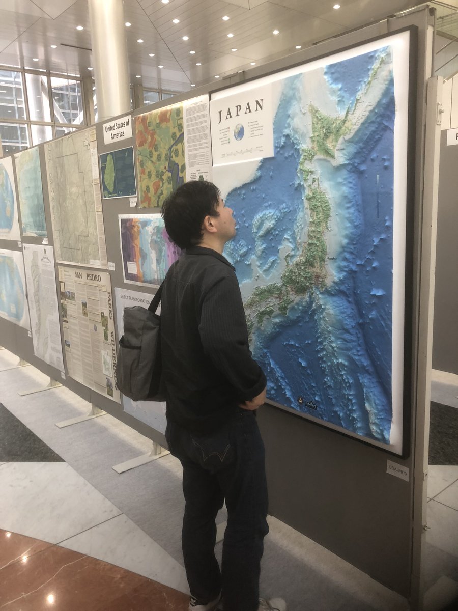 Esri Mapping Center tweet media