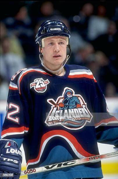 RealIslesICENET's tweet photo. #HBD to former #isles LW Niklas Andersson who turns 50 today!! Niklas scored 29 🚨 &amp; 50 🍎 for 79 pts &amp; had 77 PIM from 1995-96 to 1996-97. He is a native of Kungalv, Sweden. #lgi #nhl #90s #islanders #nyislanders #nyisles #niklasandersson https://t.co/7YgmiayGan