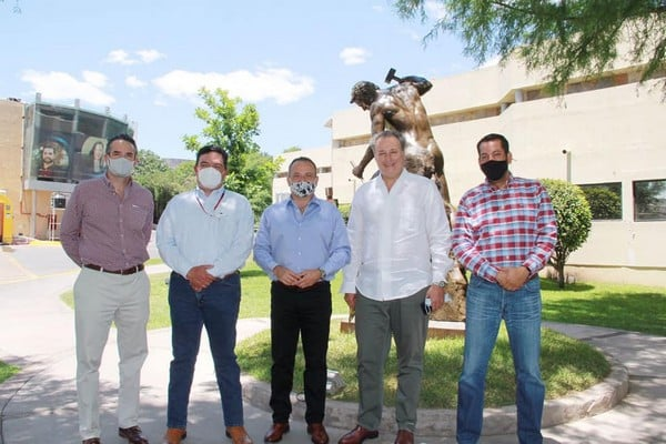 ArribaElCampo's tweet photo. #Productores de varios sectores plantearon a Juan Cortina @CortinaGallardo sus #proyectos, pero también le mostraron su preocupación por nulo #apoyo al #campo: #CEACH -- #Chihuahua @CNAgropecuario
https://t.co/EBZ7R9X2KX https://t.co/FOpgyh6h1c