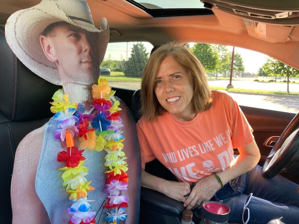 AmyAmyro23's tweet photo. Here and Now...excited to dress up at school for Team Day as a No Shoes Nation fan!
"Better get to living, 'cause all we've got is Here and now." @kennychesney @noshoesnation https://t.co/S8wMLAhKu0