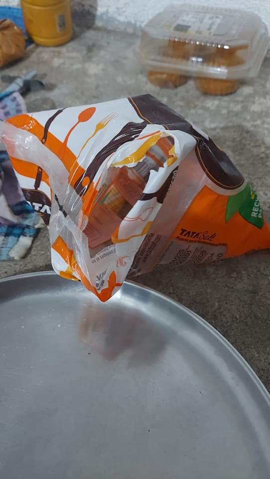 रांची के अजय कुमार उरांव का पूरा परीवार 3 दिन से भूख से परेशान है,घर में सत्तू था वो भी आज खत्म हो गया,घर में खाने को कुछ नही  है ,कृपया मदद कीजिए BORIYA ROAD CHIRAUNDI, NEAR PARHLAD ENCLAVE MORABADI RANCHI 834008
9905572533 <a href="/HemantSorenJMM/">Hemant Soren</a> <a href="/BJP4Jharkhand/">BJP JHARKHAND</a> <a href="/JharkhandPolice/">Jharkhand Police</a>
