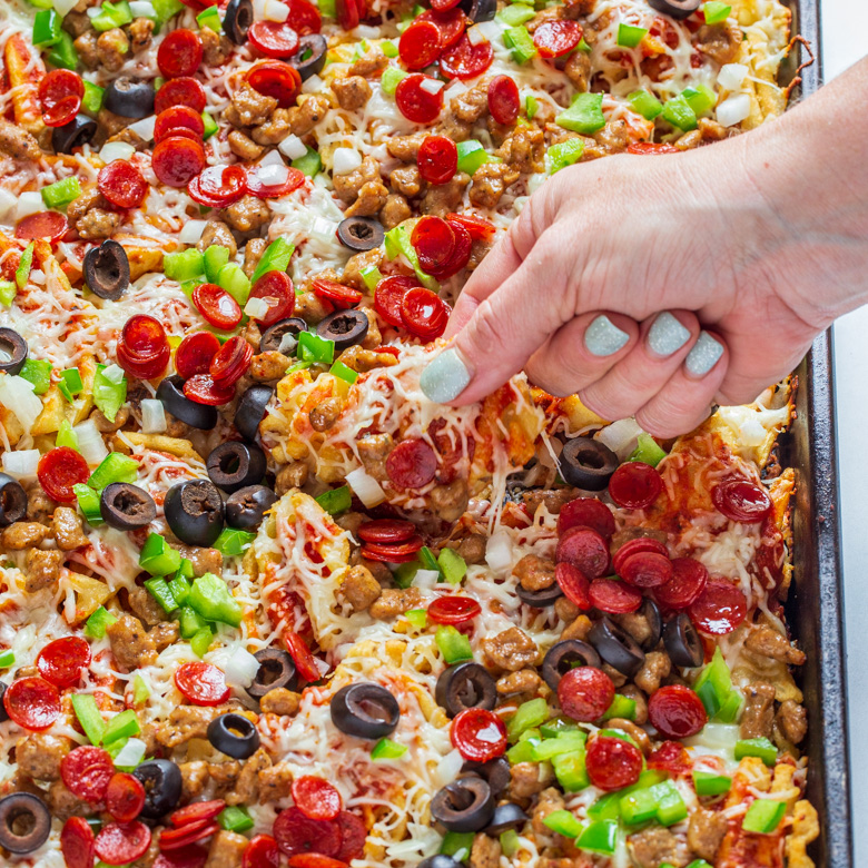 AD Easy Sheet Pan Supreme Pizza Fries couldn't be simpler.  Start with @mccainfoodsusa Waffle Cut Fries, which cook in half the time with no flipping required, top with sauce &amp; toppings and dinner is ready! 🍕bit.ly/33KRNqL <a href="/jewelosco/">Jewel-Osco</a> #mccainquickcookfries #noflipfries