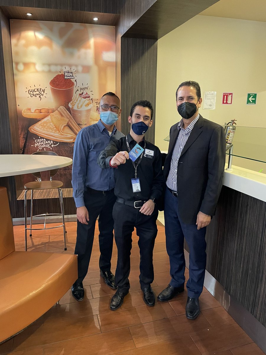 ccova76's tweet photo. Reconocimiento en la visita operativa a nuestros equipos en C. Boulevard, Galerias Serdán y Centro Sur Puebla, nuestros Cinépolitos se caracterizan por vivir los valores de nuestra cultura, en especial su compromiso y el servicio a nuestros clientes. @SomosCinepolis @Cinepolis https://t.co/3Yx1NlKlZr