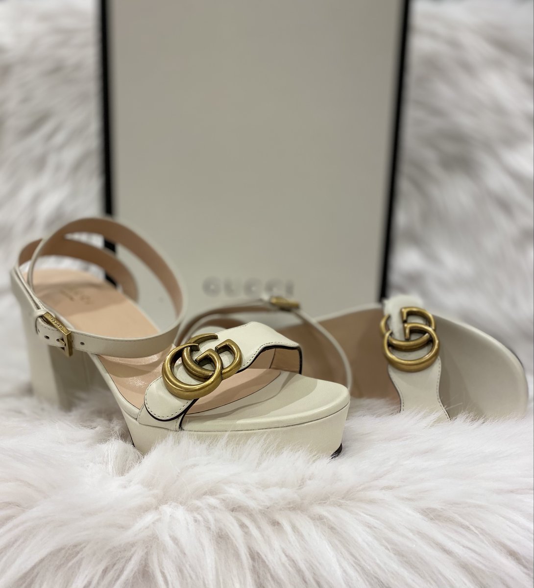 MyStylistMacys2's tweet photo. Comfort or luxury? Why not both? Summer is closer than you think and these off white Gucci block heels are perfect for a summer night out!

Email me and I can help you purchase these lovely items virtually or in the store🤍
marina.figueroa@macys.com
215- https://t.co/mpXf5qa7Sm
