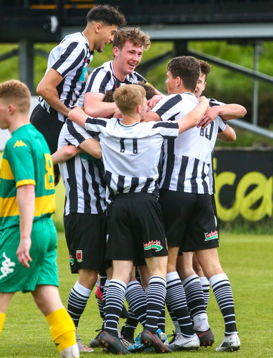 🚨 This SUNDAY - <a href="/ChorleyFCYouth/">Chorley FC Youth</a> are in action at Victory Park 😍

🆚 <a href="/marshalls_fc/">Marshalls FC</a> 
🏆 <a href="/northwestu21/">NorthWest U21 Development League</a> Cup - semi-final
🕑 Kick-off 2pm
🎟️ By donation
🍻 Social club (tables only/rule of 6)
🥧 Magpies Nest - open
📺 Live <a href="/premierleague/">Premier League</a> (4pm)

More info ➡️ bit.ly/3fyjMzp