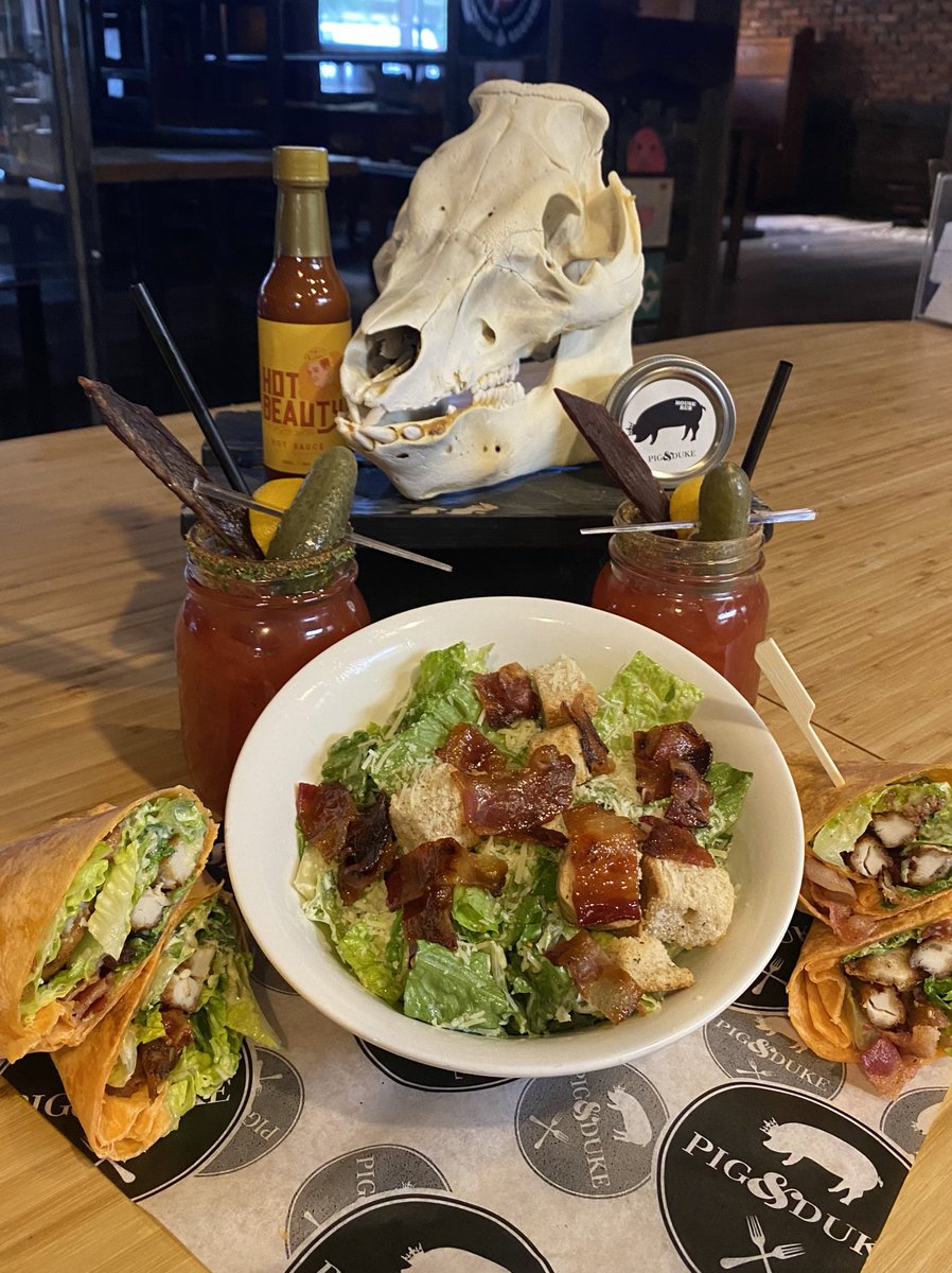 DanMcleod130's tweet photo. Hot Beauty Caesar Day @Pigandduke 12th Ave #TakeOutEdition β’2 Crispy Chicken Caesar Wraps, 2 Ceasar Drinks, 1 Full Ceasar Salad, 1 Jar House Rub, 1 Bottle Hot Beautyβ’ $45 #havesome #NationalCaesarDay #yyc #yycpubs #yyceats #yycdrinks #yyfood #ceasar π·π»π·π»π·π»π·π»π·π» https://t.co/ma5ClpsIc8