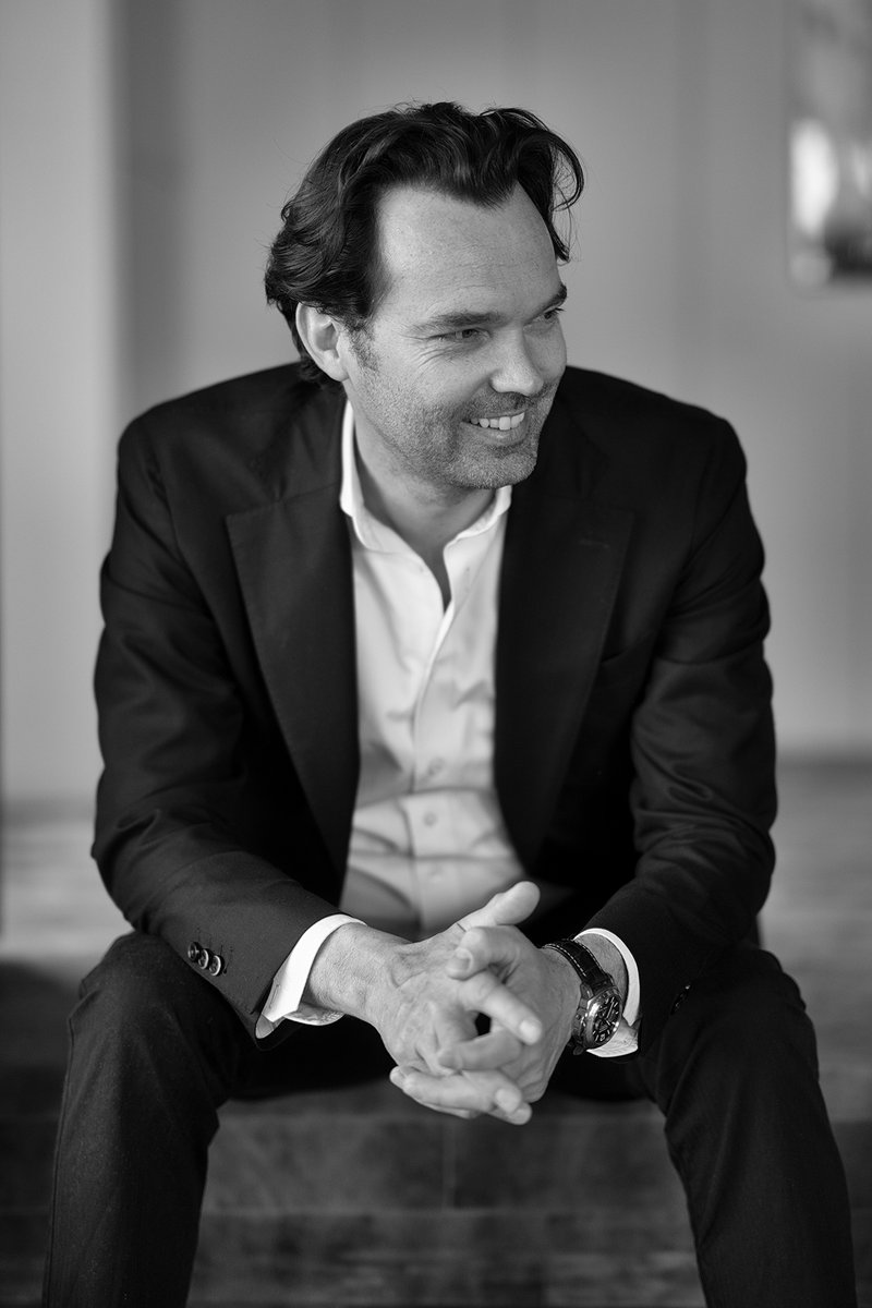 ‘𝙸𝚔 𝚑𝚘𝚞 𝚟𝚊𝚗 𝚙𝚞𝚛𝚎 𝚖𝚊𝚝𝚎𝚛𝚒𝚊𝚕𝚎𝚗’

Zijn stijl is stoer en toch subtiel, origineel maar niet te bedacht. En hij werkt graag met pure materialen; Piet-Jan van den Kommer: tinyurl.com/94kzub3s

#interieur #interview #design #visie #interieurontwerper