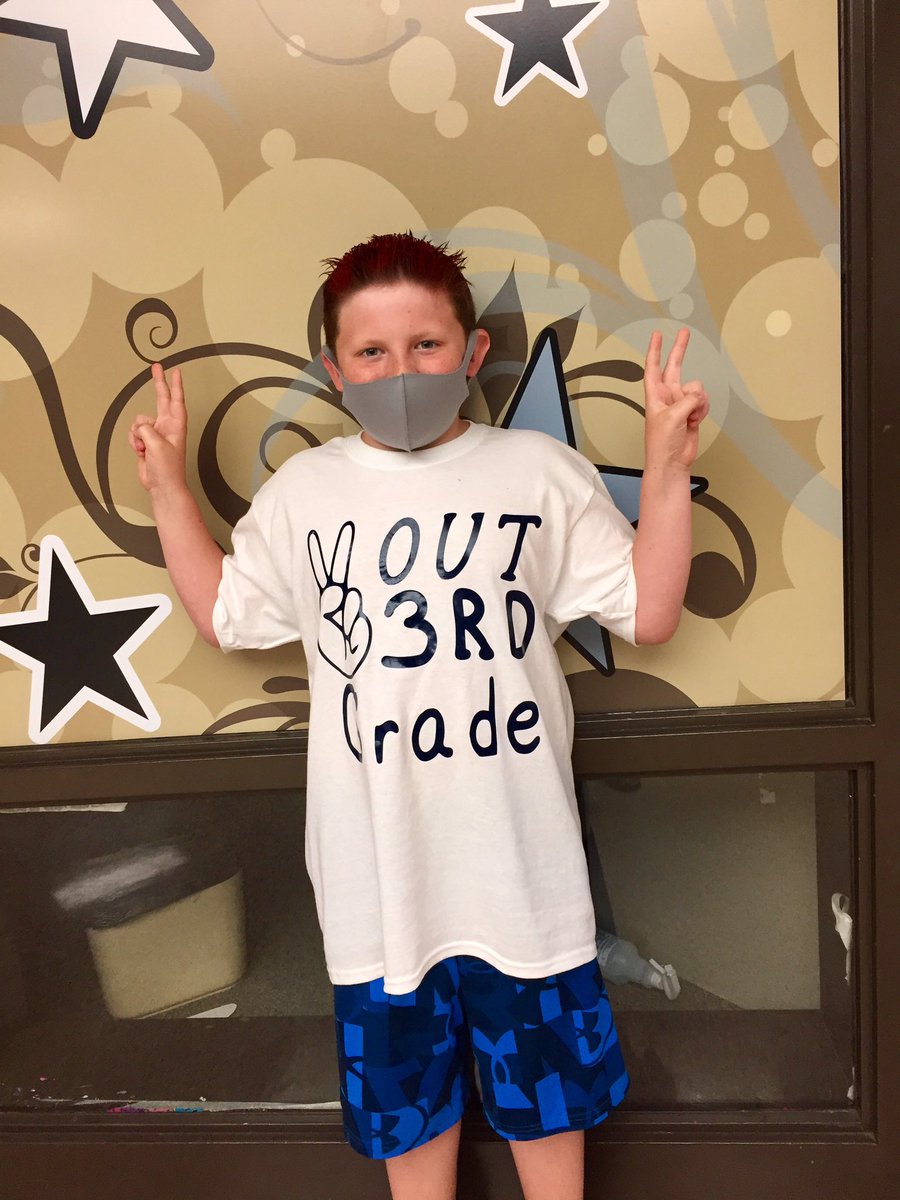 LiddicRoberta's tweet photo. Third grade....out🎤 ( mic drop)
#YeamAdena 🔵 https://t.co/zfNKljU1BP