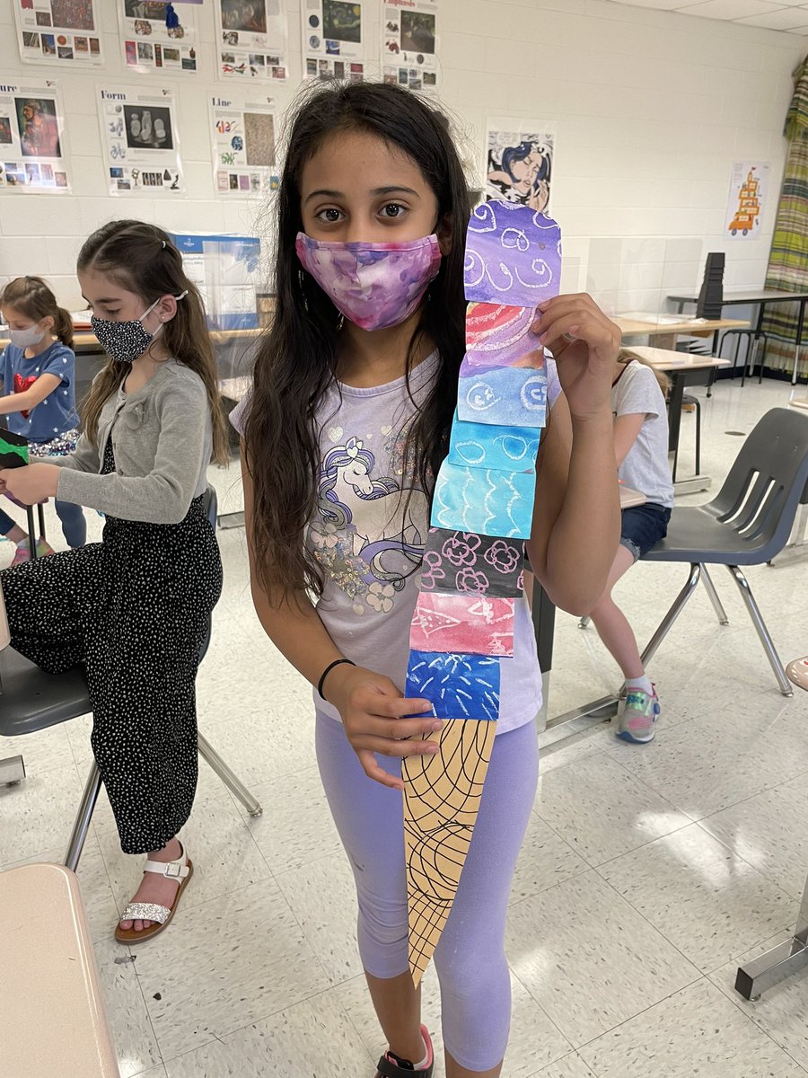 We all scream for ice cream!! Liberty Artists are getting ready for summer with these larger than life, mixed media, ice cream cone collages! 🍦@LIBDonaldson @LCPSLiberty #libertytogether #libertyartroom