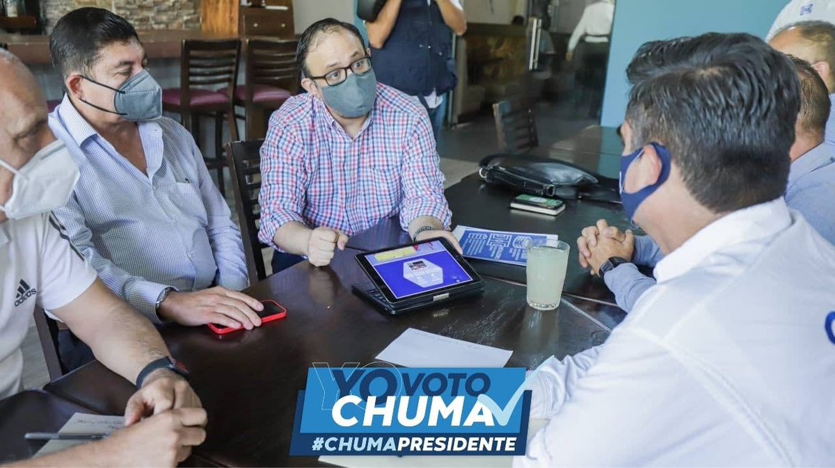 Con los profesionales del fútbol, para impulsar el apoyo municipal al deporte por el bien de los niños y jóvenes que llevan a #ReynosaParaAdelante
#NiUnPasoAtrás #ChumaPresidente