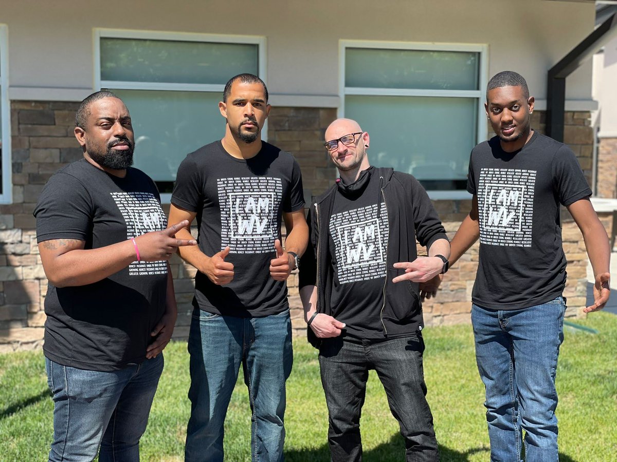 WirelessVision's tweet photo. WE ARE WV! ✨ Experience the OPPORTUNITY, the CULTURE, the PASSION and most importantly the WV FAMILY experience! 🙌🧡 Our leadership academy crew in Virginia is rocking our new swag. 😎

What's your favorite part about working at WV?! ⬇️ #IAMWV #WVisThePlaceToBe #WVGreatness https://t.co/FpgoL840oP