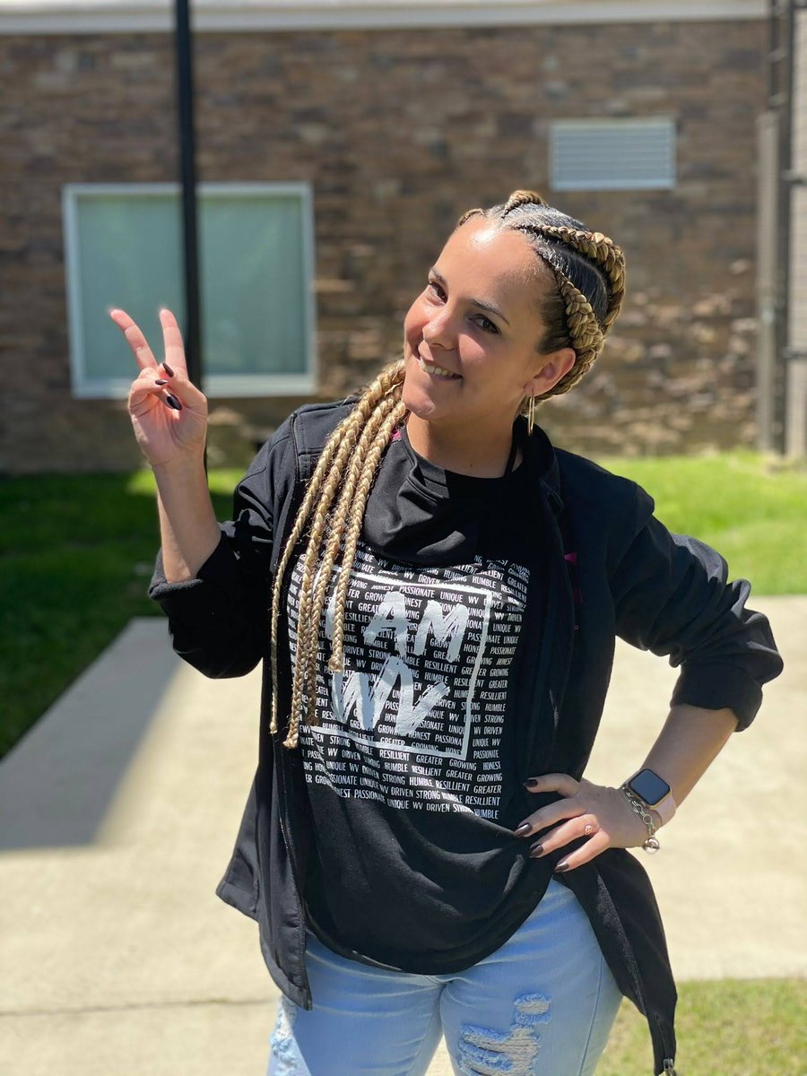 WirelessVision's tweet photo. WE ARE WV! ✨ Experience the OPPORTUNITY, the CULTURE, the PASSION and most importantly the WV FAMILY experience! 🙌🧡 Our leadership academy crew in Virginia is rocking our new swag. 😎

What's your favorite part about working at WV?! ⬇️ #IAMWV #WVisThePlaceToBe #WVGreatness https://t.co/FpgoL840oP