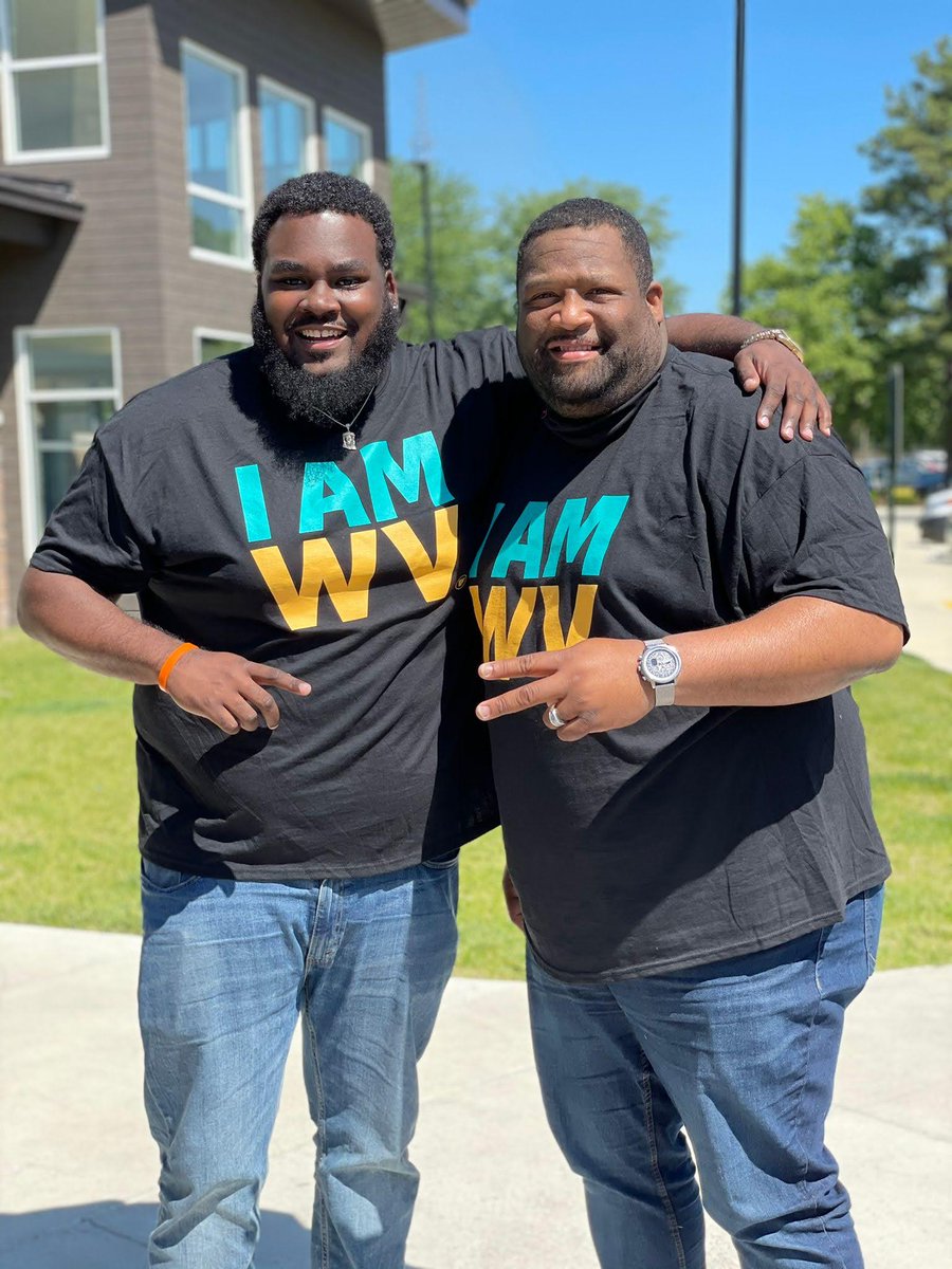 WirelessVision's tweet photo. WE ARE WV! ✨ Experience the OPPORTUNITY, the CULTURE, the PASSION and most importantly the WV FAMILY experience! 🙌🧡 Our leadership academy crew in Virginia is rocking our new swag. 😎

What's your favorite part about working at WV?! ⬇️ #IAMWV #WVisThePlaceToBe #WVGreatness https://t.co/FpgoL840oP
