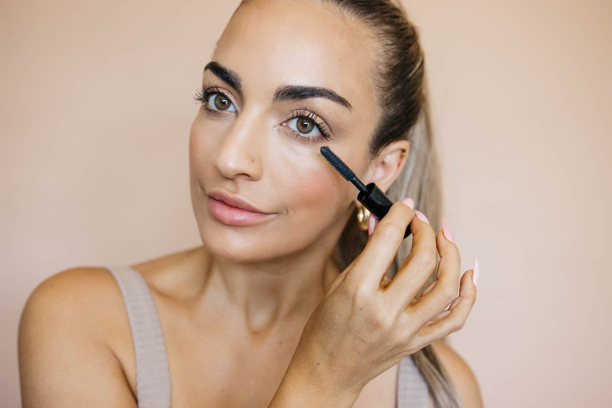 oliamajd's tweet photo. Bright lip summer look using all of my fav @tartecosmetics products from their iconic Secret Sample Sale! #ad It features up to 75% off sale items &amp; new markdowns! Full  post at https://t.co/VDSvhUjiLZ for all the details @shopstyleco #tartepartner #rethinknatural https://t.co/rl2KZjN6oU