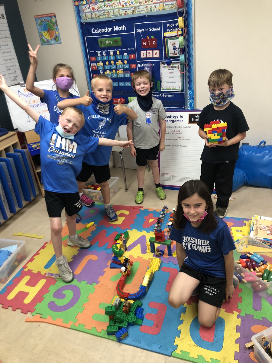 MrsHowesKinder's tweet photo. Free time creativity and a special reader today! So much fun 🤗 https://t.co/JDSoeq0GXs