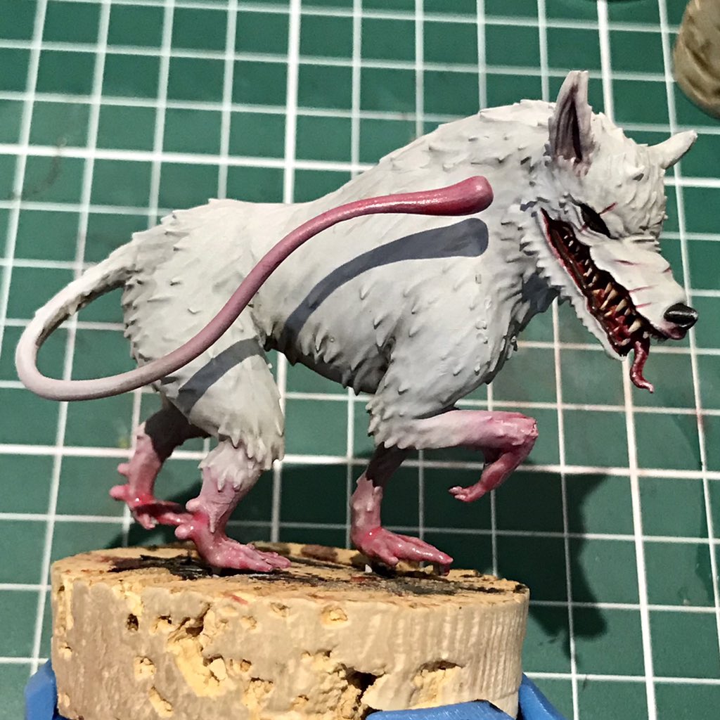 minus_tom's tweet photo. Few days progress on the Mute Threader’s face and extremities - it’s big but it’s pretty simple so might not be too much longer ‘til it’s finished #WIP #ThreeOfGhosts #MiniaturePainting #PaintingMiniatures #Tabletop #BoardGames #Miniatures #GrimDark #WaitsInGraves #Warmongers https://t.co/IPYUrIONPG