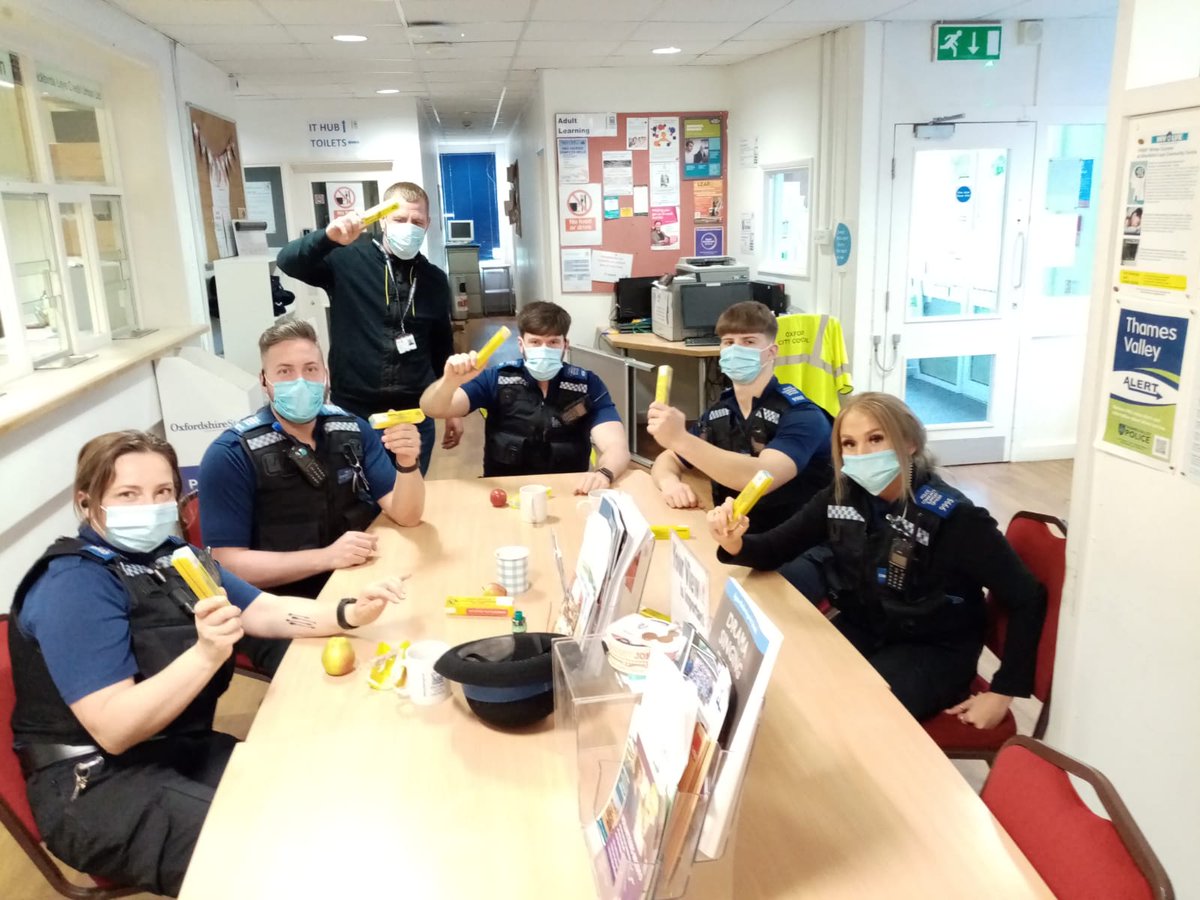 HrMReductionist's tweet photo. Great work done by the @TVP_Oxford team up at BBL today in partnership with @TurningPointUK Oxfordshire loved  doing the overdose prevention training with the guys 💛 making a difference in the community of BBL #InspiredByPossibilities #Naloxone #Savinglifes #InOurCommunity https://t.co/BEujEZWZNo