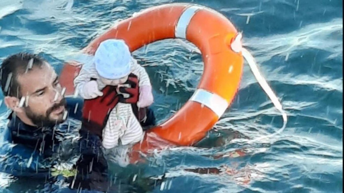 Un bébé de deux mois qui a échappé à la noyade en Méditerranée! Allahou akbar!!!