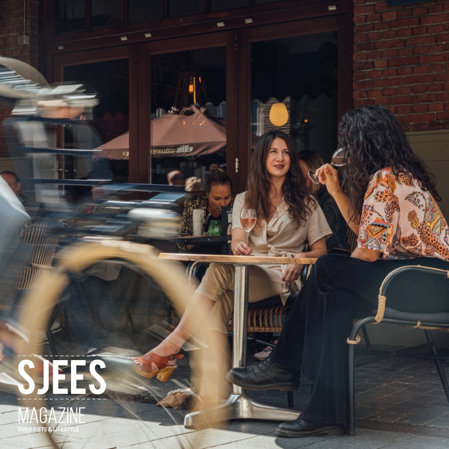De nieuwe editie van Sjees Magazine staat nu online! Met o.a. Tilburger Leo Alkemade over zijn liefde voor Brabant en de fiets, designer Iris Slappendel over de laatste trends in wielerfashion en maak kans op een Fiets &amp; Food Weekend! magazine.sjees.nl/nummer-2-tilbu… #tilburgfietst