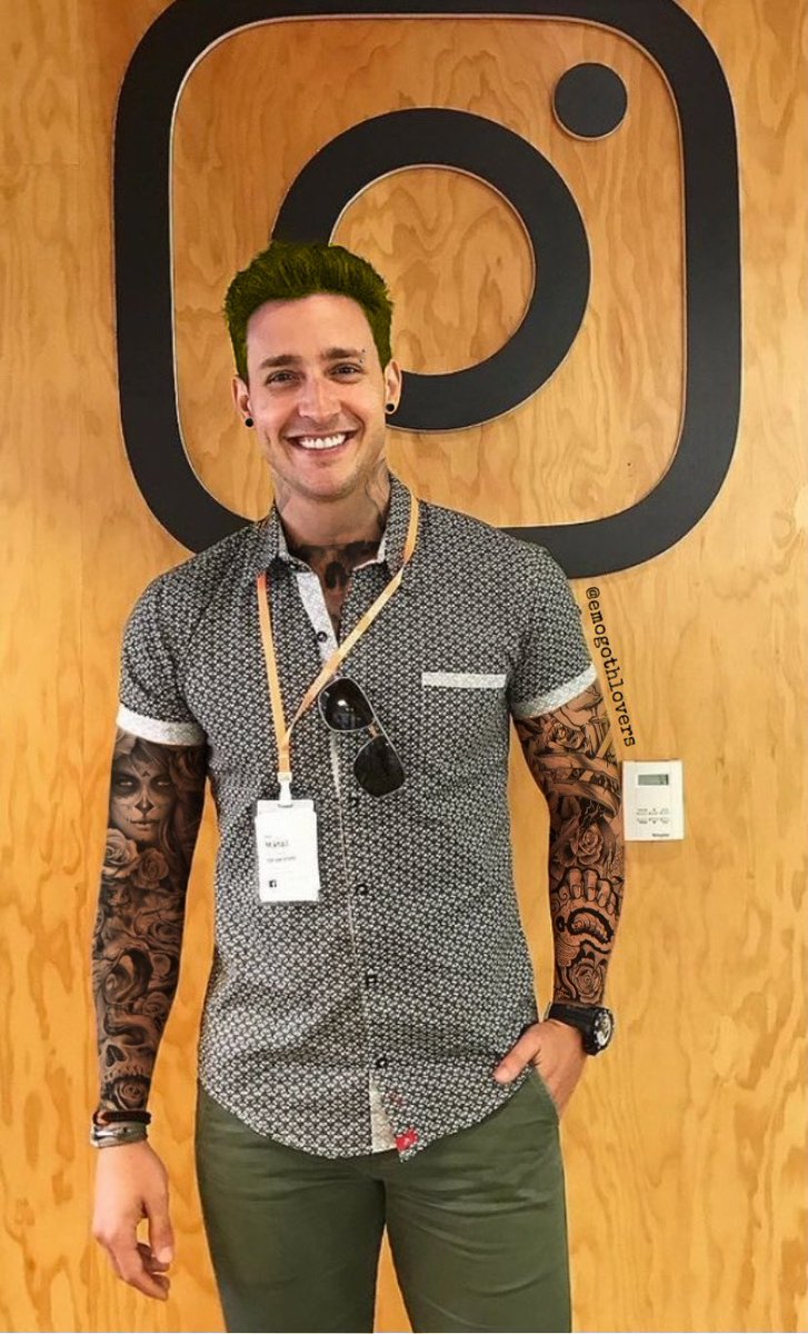 LoveWinsBitches's tweet photo. @RealDoctorMike you ever thinkin of gettin more tattoos? Bc got damn. #drmike #mikhailvarshavski #punkedit #doctorswithink #doctormike https://t.co/N2caAoi2J8