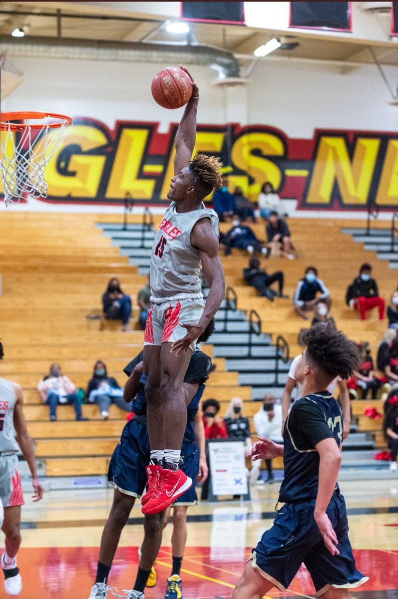 JahmaiM's tweet photo. Graduation ☑️ Athlete of the year award ✅ ✅ Full DI Scholarship to Tennessee ✅🟧✅ Just a guy from the IE reppin for local schools still getting it done. Blessed! 🙏🏾 @EHSAthletics #JustGettingStarted #CollegeBound  #EtiwandaHS https://t.co/7KSiwNRkBs