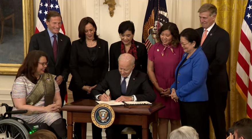 RepGraceMeng's tweet photo. Thank you Mr. President! So proud to join @POTUS at the White House as he signed my COVID-19 Hate Crimes Act into law, which aims to help combat the ongoing hate and violence against #Asian Americans. #StopAsianHate 1/3 https://t.co/n8MdKkJlX7