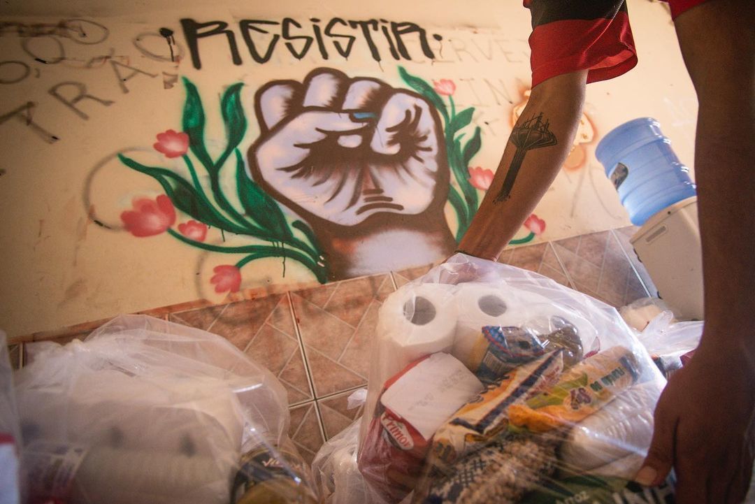 "Dar visibilidade para as ações de solidariedade tem sido meu norte durante a pandemia. É muito belo poder assistir a cada uma delas reverberando e contribuindo, mesmo que temporariamente,..." 
Confira completo: instagram.com/p/CO-s9b6l9A8/

📷Fotos: Matheus Alves 
#PeriferiaViva