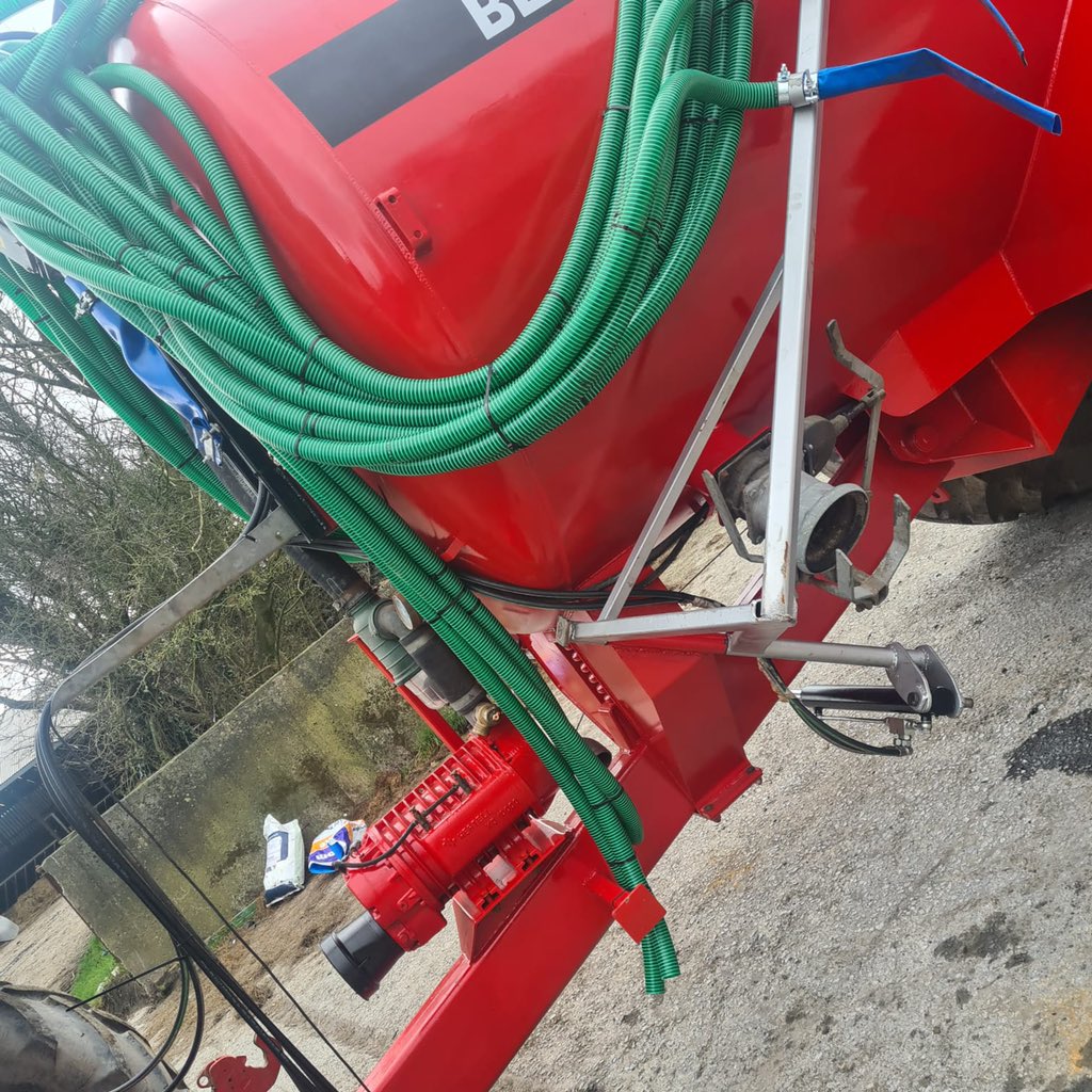 James Enright who has progressed from Level 5 to Advanced Cert in Mechanisation and who is this year completing his Level 7 Degree in Agricultural Engineering demonstrating his final year project of a unique design dribble bar slurry system fitted to a Belmac slurry tank.