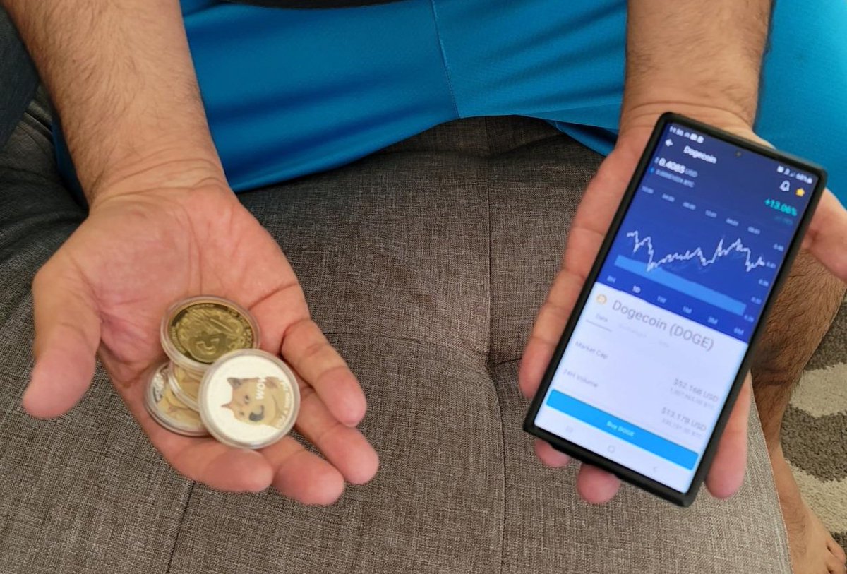 Theknee4's tweet photo. @doge__memes Bought Dogécoin 🙌 Holding #dogecoin https://t.co/idWbJbHxmo