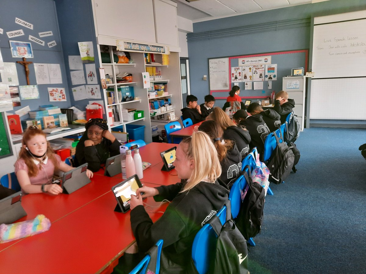 MrsScottCCPS's tweet image. P7 engaging in live Spanish lesson!#JourneytoSTA #digitaltransitions @StThomasAqSec